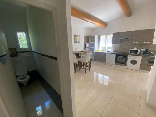 Photo de la galerie de l'établissement Grande Villa Piscine Billard Pétanque Baby-foot Plancha, à Meyrargues