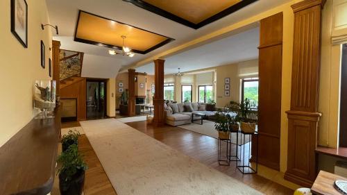 a living room with a couch and a table at Villa Romana Mazury in Jeziorowskie