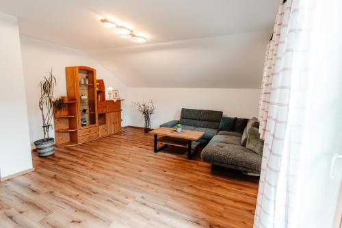 a living room with a couch and a table at Annis Ausblick - Deine Unterkunft im Salzkammergut in Bad Goisern