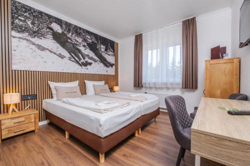 Postel nebo postele na pokoji v ubytování Hotel Winterberg Resort