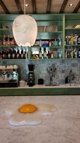a kitchen with a counter with a plate on the floor at La Torre sulla via Francigena in Gambassi Terme