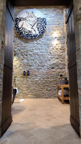 an entrance to a room with a stone wall at La Torre sulla via Francigena in Gambassi Terme