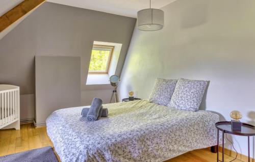 a bedroom with a bed and a window at Maison Vue Campagne in Catenay
