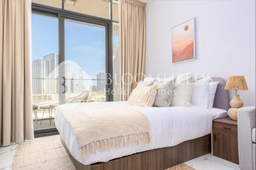 Postel nebo postele na pokoji v ubytování Bloomfields Cozy Stu in Al Maryah Island