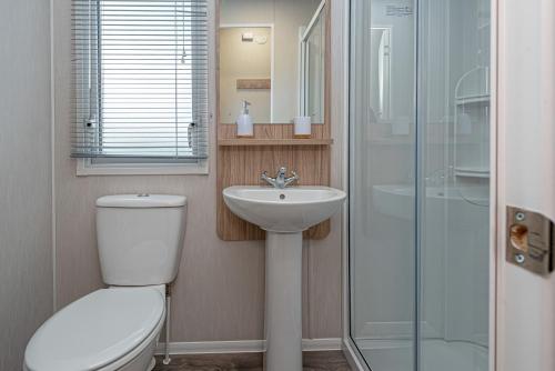 Et badeværelse på Lyons Robin Hood Holiday Park