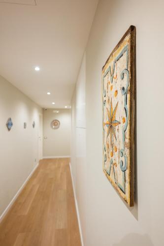 an art gallery with a painting on the wall at Le Absidi luxury rooms and suites in Sciacca