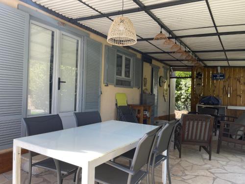 Χώρος καθιστικού στο mobile home dans un coin de paradis
