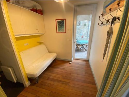 Photo de la galerie de l'établissement Joli petit appart' à Dinard à 200m de la plage !, à Dinard