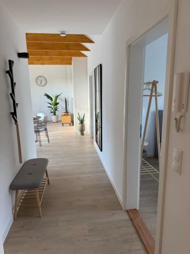 a hallway of a home with white walls and wood floors at 3-Zimmer-Wohnung in Hamburg am Flughafen in Hamburg