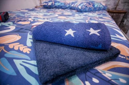 a blue blanket sitting on top of a bed at Studio tout équipé, plein centre in La Ciotat