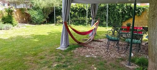 Taman di luar boutique camp THEA under the walnut, pitches FOR your own tent, OUTDOOR kitchen