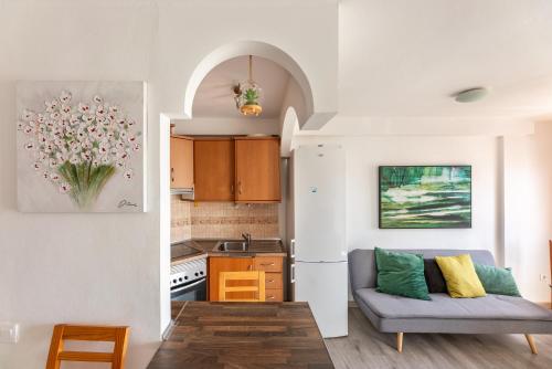 A kitchen or kitchenette at Casa Esmeralda