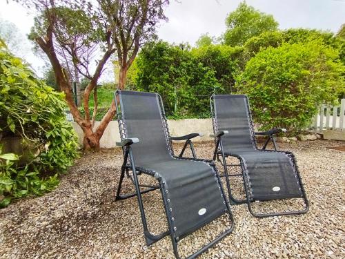 two black chairs sitting next to each other at Le Cabrials in Le Poujol-sur-Orb