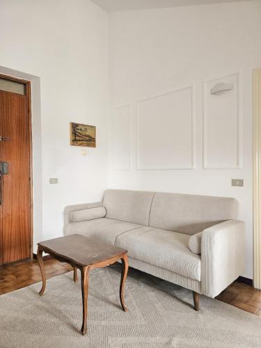 a living room with a couch and a coffee table at La dolce vita Giove apartment in Giove