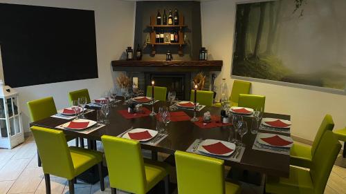a dining room with a table and green chairs at B&B Osteria Morganti in Someo