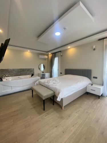 Postel nebo postele na pokoji v ubytování Ağva Capella Hideaway Hotel