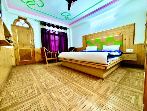 Katil atau katil-katil dalam bilik di New Rewat Residency Manali