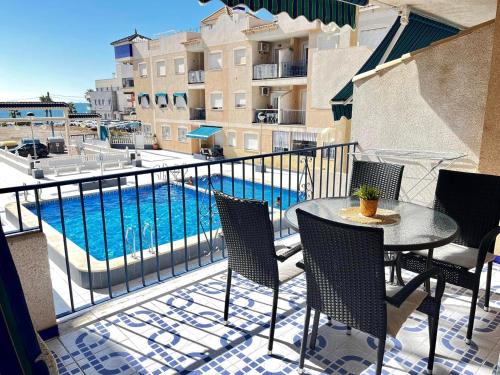 Bazén v ubytování Pool & Sea Apartment nebo v jeho okolí