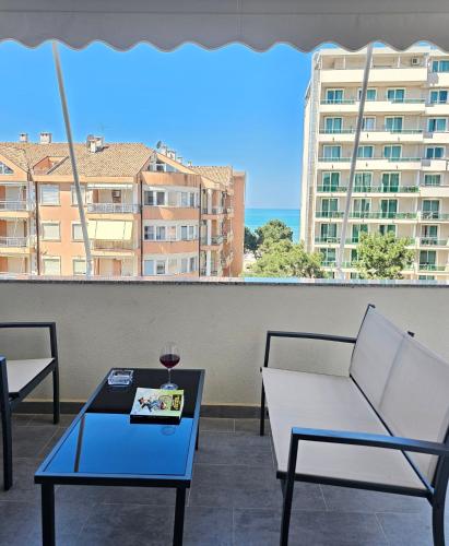 Bohemian Apt, Beachfront & Family Friendly - by BETA Premium