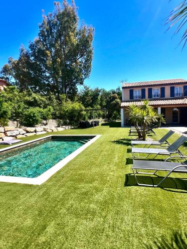 Villa Largo l Pool & Beachside l Shellter Rentals