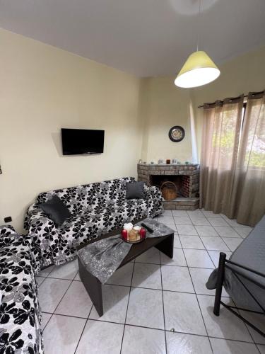 TV a/nebo společenská místnost v ubytování Village Apartment