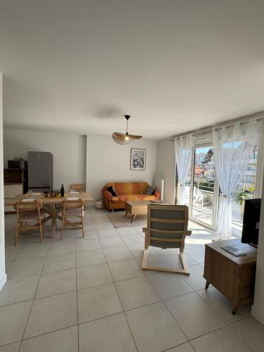 La Datcha - New T3 with balcony & parking near train station