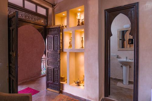 Un baño de Riad Rayhana De L Atlas