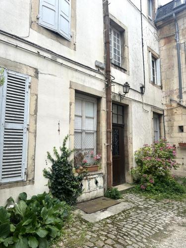 Studio vue cathédrale St-Bénigne Dijon