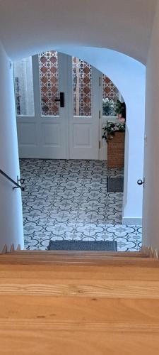 a hallway with a door and a tile floor at Bem Villa Apartman, Kőszeg in Kőszeg