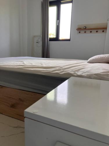 Postel nebo postele na pokoji v ubytování Zohavillas white