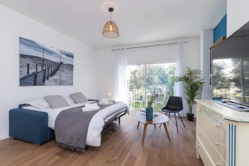 Extra spacious Apartment 5 min walk to Sea & Tram