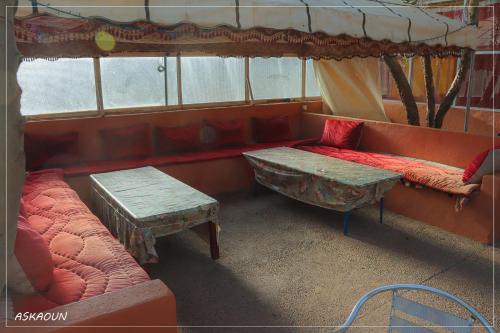 Χώρος καθιστικού στο Auberge Askaoun