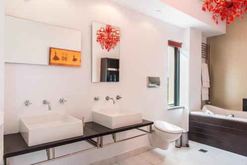 A bathroom at Villa Casa di Verde