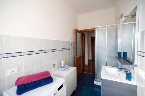 Bilik mandi di Varazze Sea House