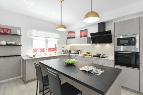 Dapur atau dapur kecil di Meloneras Hills 19 With Pool by VillaGranCanaria