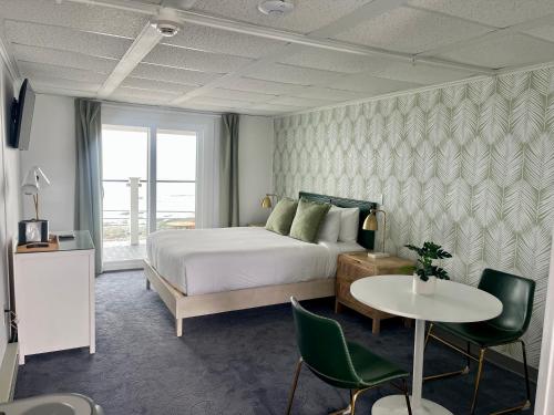 Postel nebo postele na pokoji v ubytování Grand View Hotel