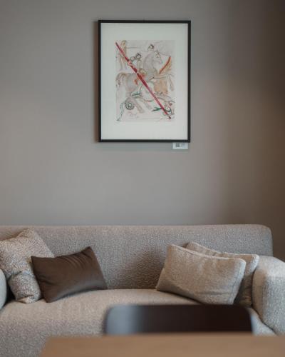 a living room with a couch with a picture on the wall at Agriturismo Prà dell'Ort - Wishing Wellness in Valdobbiadene