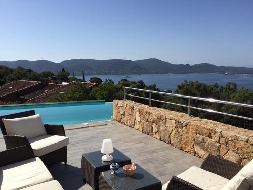 Cette villa offre une vue sur l'eau. dans l'établissement Marina di Fiori by Pinarello Villa Services, à Furoli