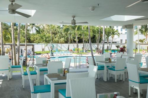 מסעדה או מקום אחר לאכול בו ב-Riu Plaza Miami Beach