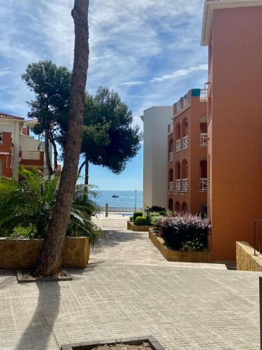 Beachfront, pool, air conditioning, 3 bedrooms, sea view