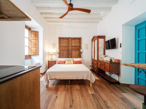 a bedroom with a bed and a dresser at El Conventillo de San Roque in San Roque