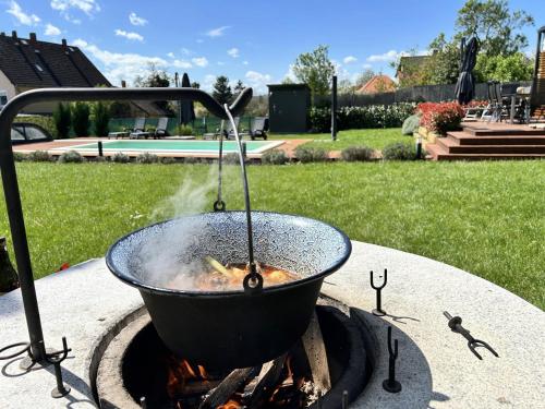a large pot on top of a grill at Villa Field6 in Révfülöp