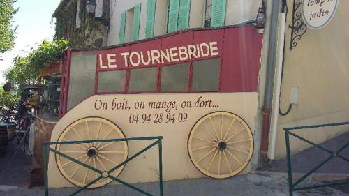 Berbasikal di atau sekitar Le Tournebride