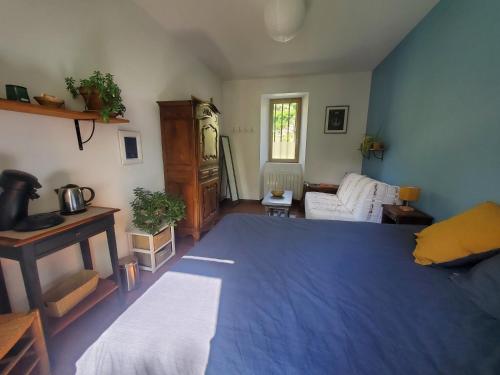 Postel nebo postele na pokoji v ubytování Chambre Les Micocouliers