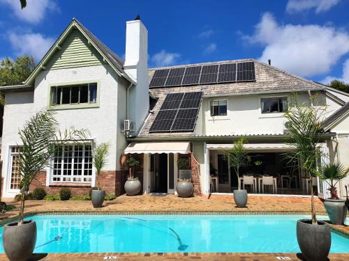 Kolam renang di atau dekat dengan Wild Olive Guest House & Villa