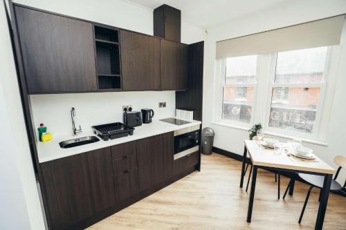 Køkken eller tekøkken på No46 Stylish City Studio Apartment, By DerBnB