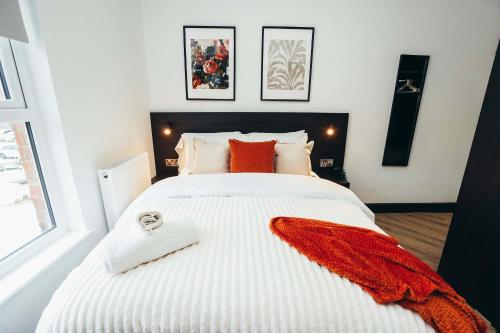 Ένα ή περισσότερα κρεβάτια σε δωμάτιο στο No46 Stylish City Studio Apartment, By DerBnB