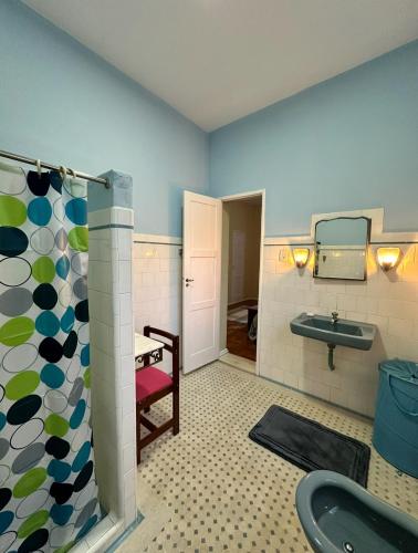 a bathroom with a sink and a toilet at Casa Amarela in Conservatória