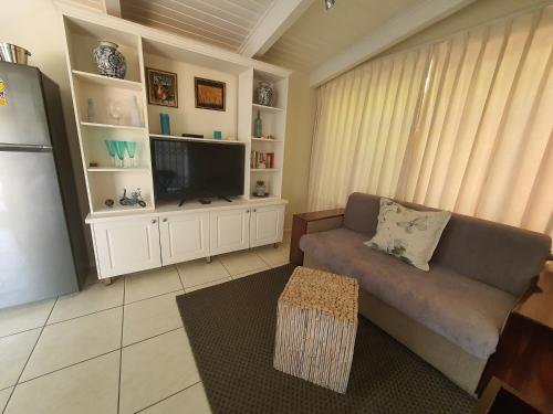 Televisyen dan/atau pusat hiburan di Wild Olive Guest House & Villa