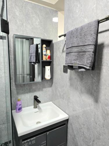 Ένα μπάνιο στο Luxe Modern Homes